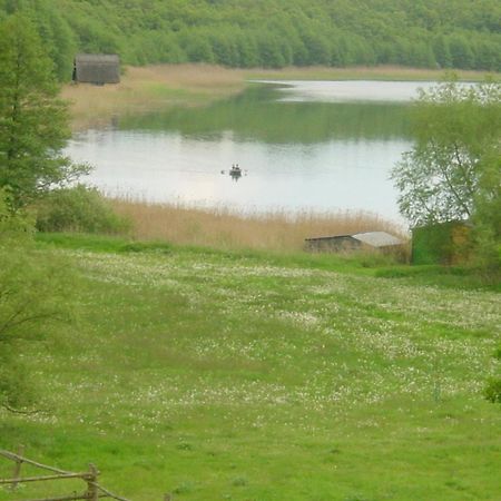 Landhotel Am Peetscher See Миров Екстериор снимка