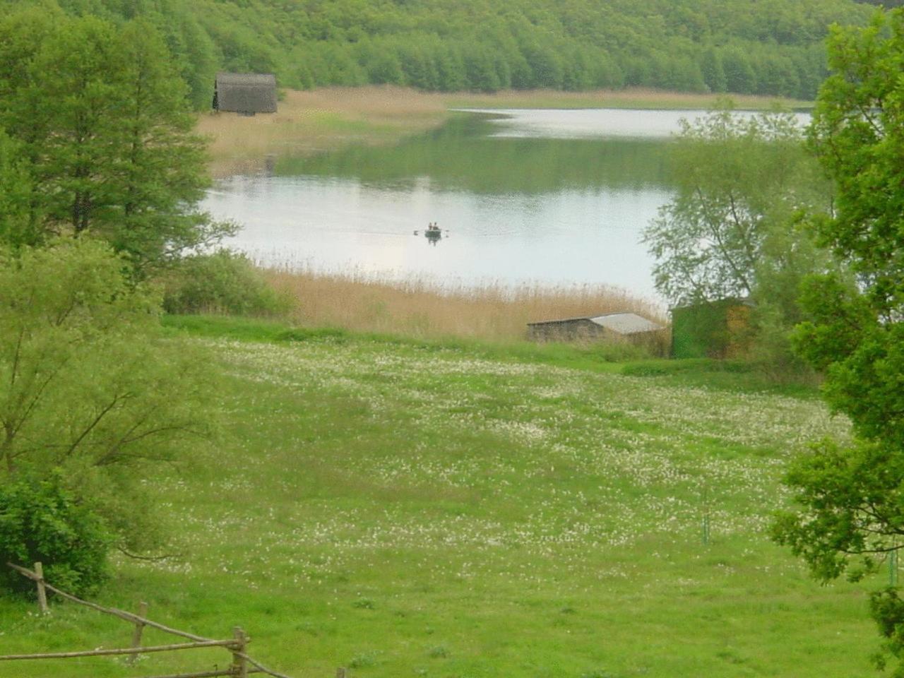 Landhotel Am Peetscher See Миров Екстериор снимка